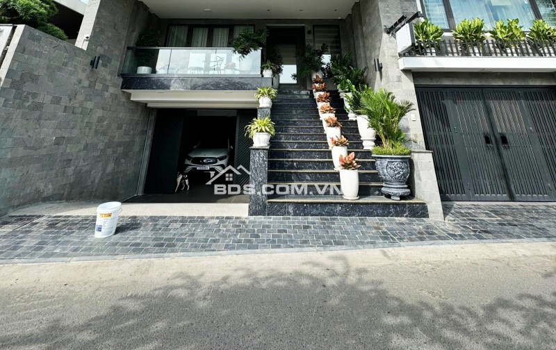 Bán đất tặng nhà 4 tầng gần mặt phố Phú Xá, Phú Thượng, 180m2, MT 10, 23,9 tỷ